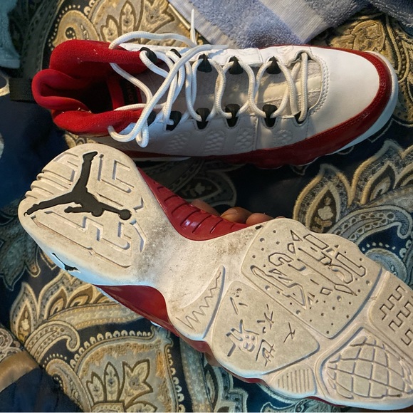 Retro 9 size 6 gradeschool